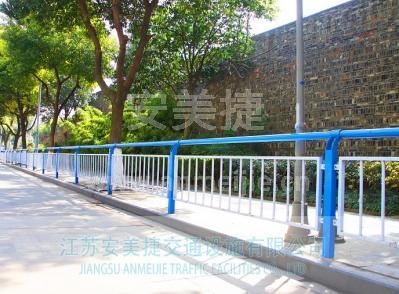 邊緣鋅鋼道路護(hù)欄
